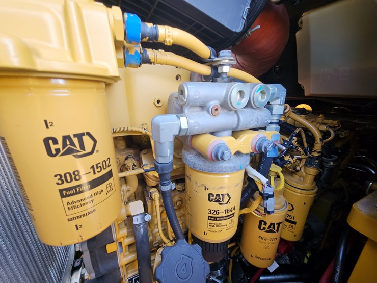 2014-caterpillar-953d-image-46