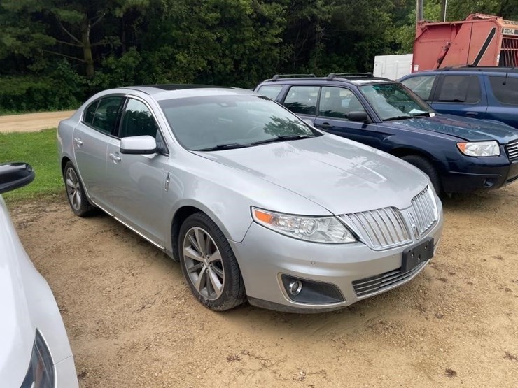 2009-lincoln-mks-car-image-4
