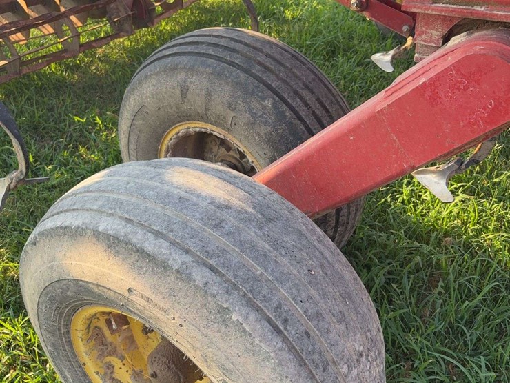 sunflower-6432-36ft-finishing-tool,-beater-bar,-5-bar-harrow,-used-this-spring-image-22