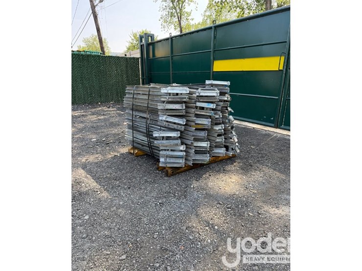 doka-tripods-bundle-of-40no-doka-tripods-good-condition-(selling-offsite,-210-beach-rd,-west-haverstraw,ny-10993)-image-4