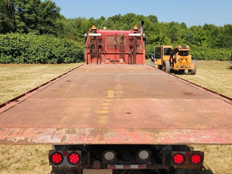 year:-1986-make:-peterbilt-model:-359-vehicle-type:-truck-mileage:-showing-335,508-drive-line:-6x4-image-6