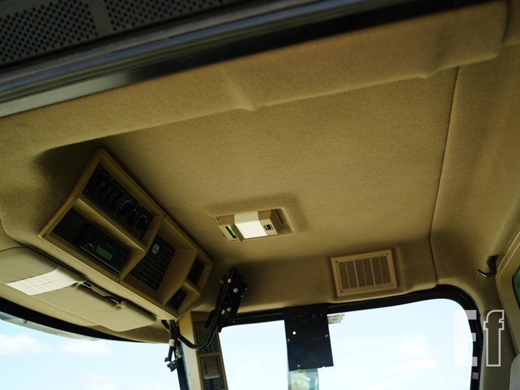 2005-john-deere-9660-sts-image-35