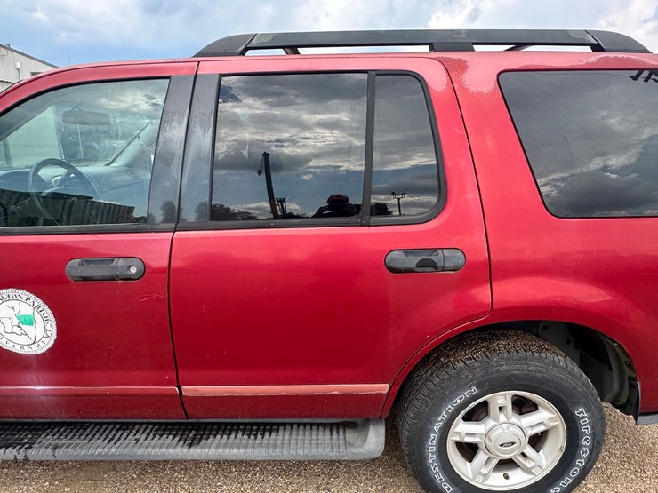 2005-ford-explorer-image-11