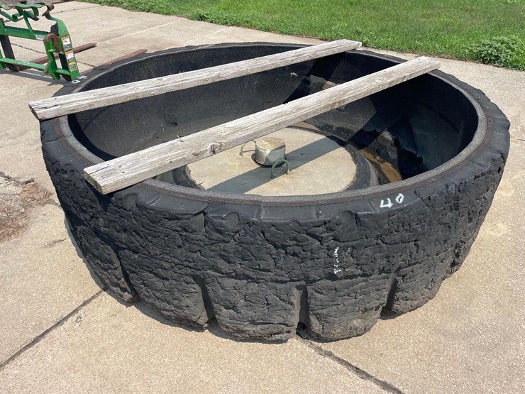 7ft-round-tire-feeder-image-1