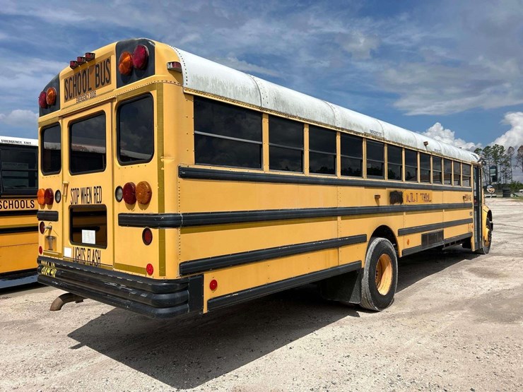2004-ic-corporation-3000ic-school-bus-image-35