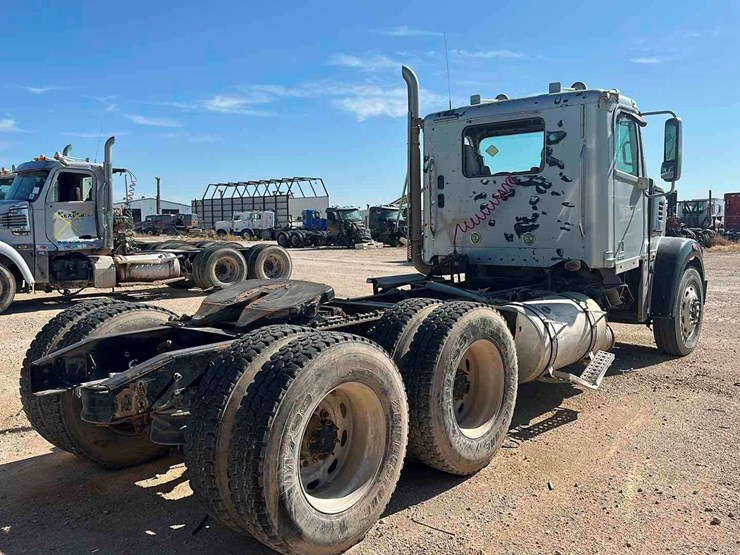2013-freightliner-cornado-(inoperable)-image-3