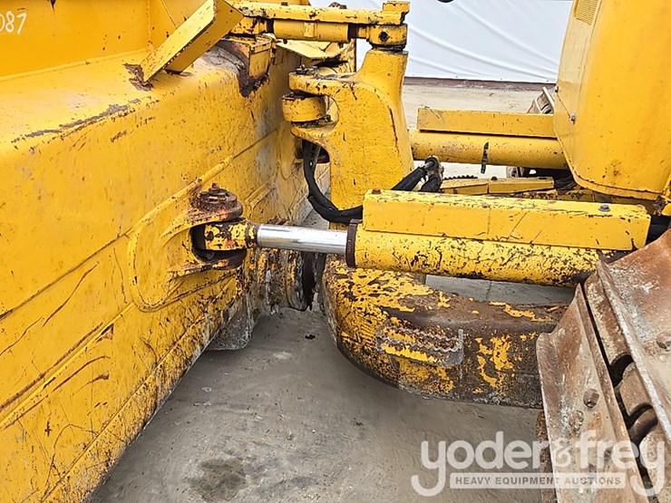 2020-komatsu-d61px-24-image-29