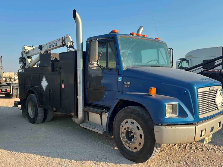 2002-freightliner-fl60-image-2