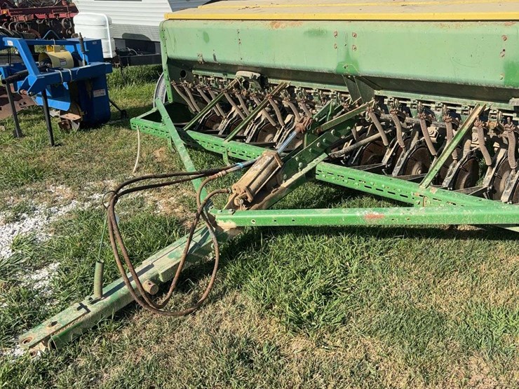 john-deere-8300-image-2