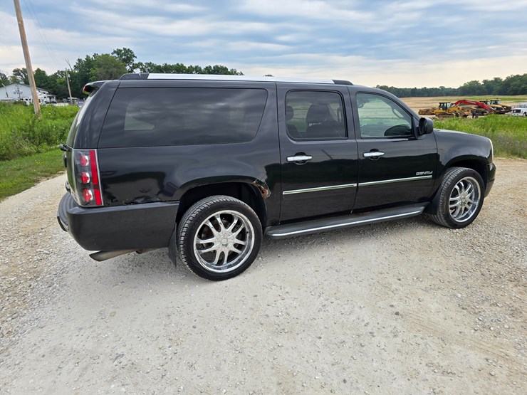 2011-gmc-yukon-xl-image-26