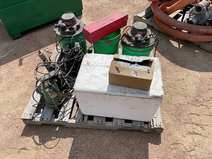 #4742-•-various-sump-pumps-and-vacuums-image-3