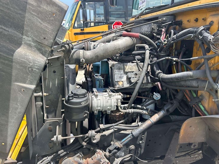 2004-ic-corporation-3000ic-school-bus-image-9