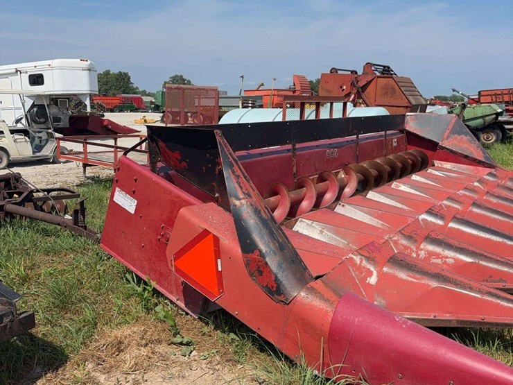 ih-983-8-row-corn-head-image-2