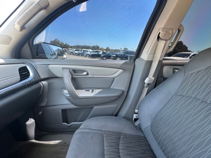 2016-chevrolet-traverse-ls-image-53