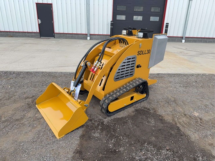 sdll30-stand-on-skid-loader-image-1