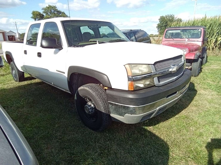 2004-chevrolet-2500hd-image-2