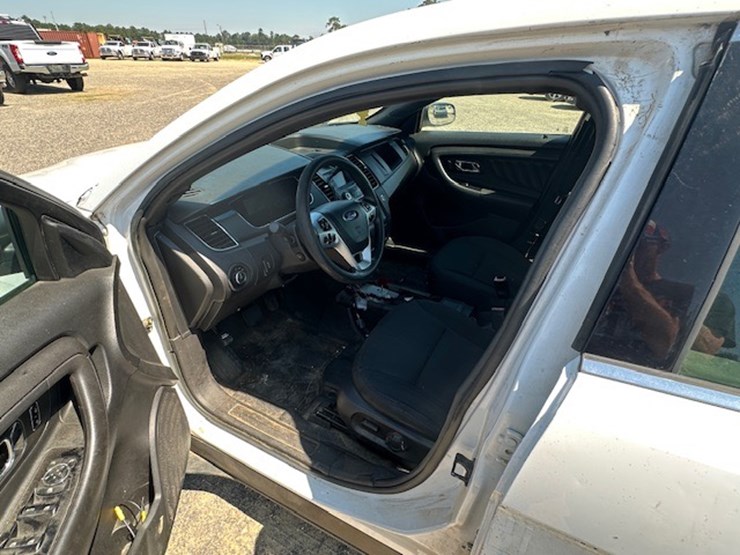 #23002-•-2017-ford-taurus-image-42