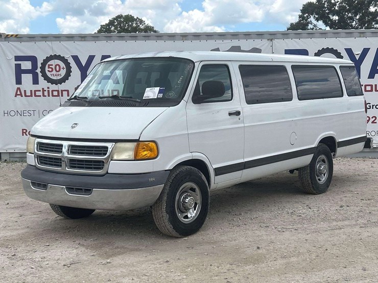 2001-dodge-ram-wagon-3500-passenger-van-image-1
