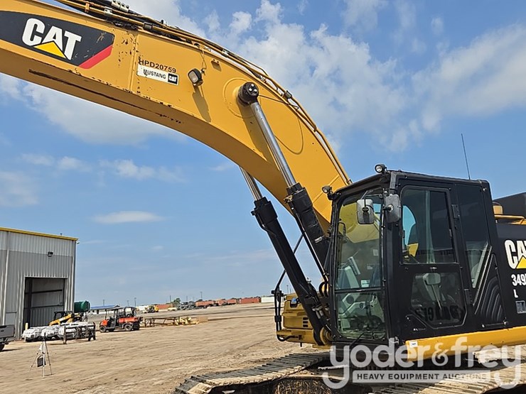2021-caterpillar-349-image-29