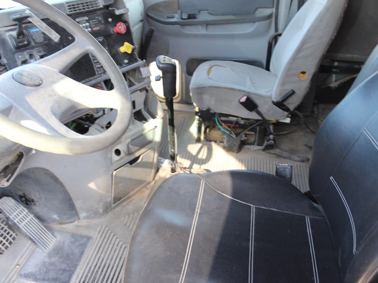 #22943-•-2005-freightliner-|-parts-or-repair-image-9
