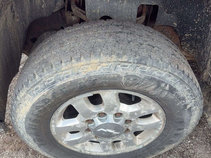 2011-chevrolet-silverado-image-14