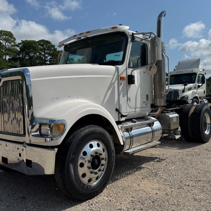2004 INTERNATIONAL 9900i