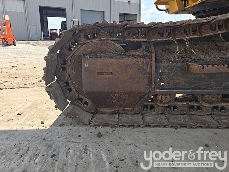 2017-deere-210g-lc-image-16