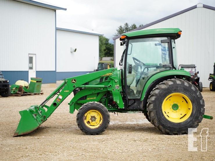 john-deere-4044r-image-8