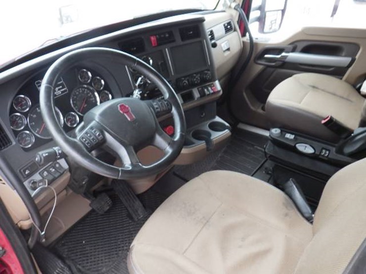 2020-kenworth-t680-image-11