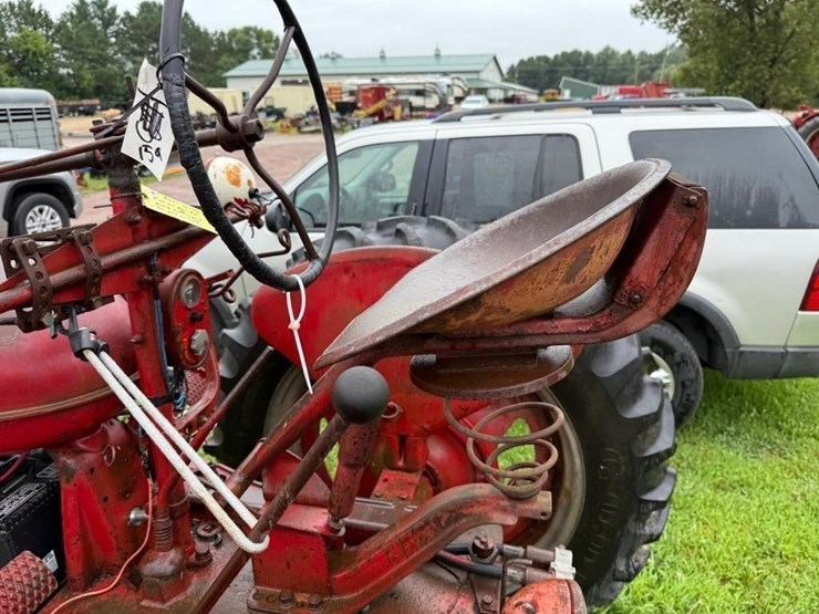 farmall-m-tractor-image-9