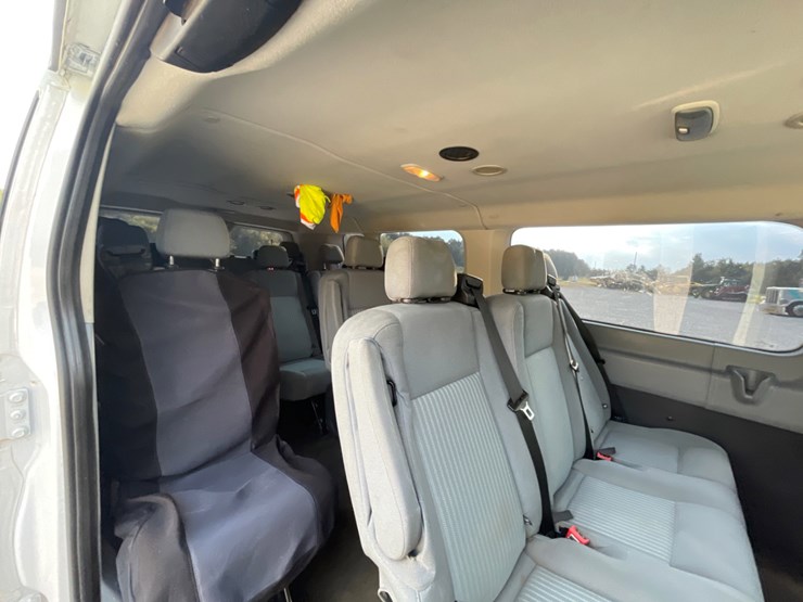 2015-ford-e350-image-11