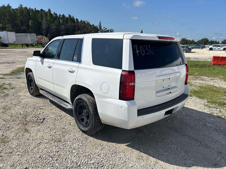 2015-chevrolet-tahoe-image-4