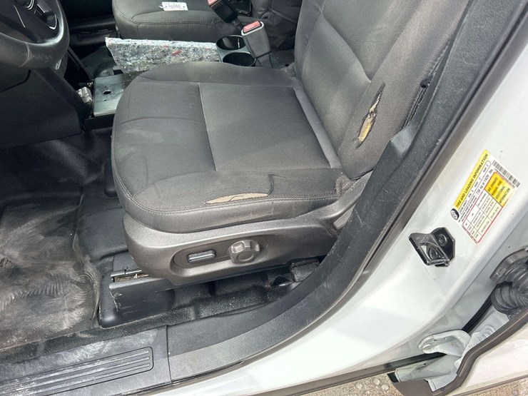 2016-ford-explorer-image-12