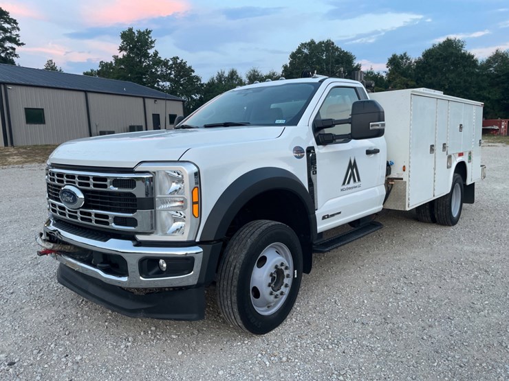 2024-ford-f550-image-2