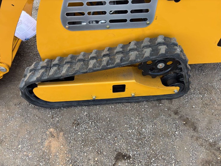 sdll30-stand-on-skid-loader-image-8