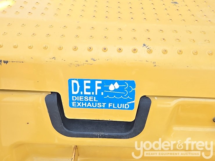 2021-caterpillar-349-image-59