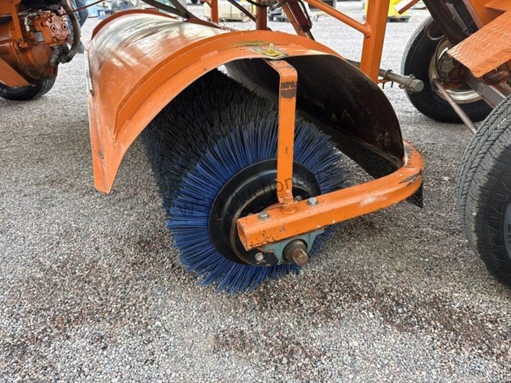 broce-crt350-sweeper-image-19