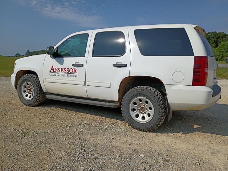 2010-chevrolet-tahoe-image-4