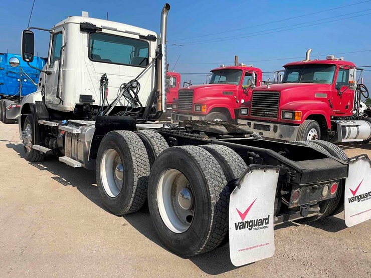 2015-mack-cxu613-image-4