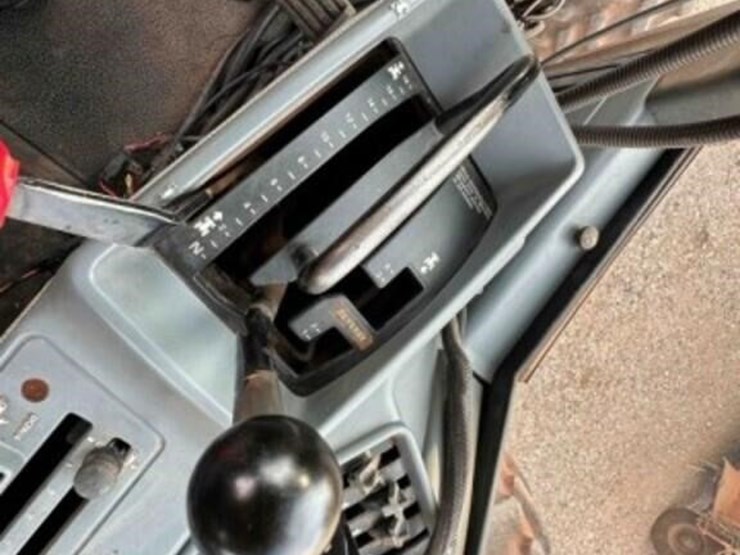 case-7130-tractor-image-31