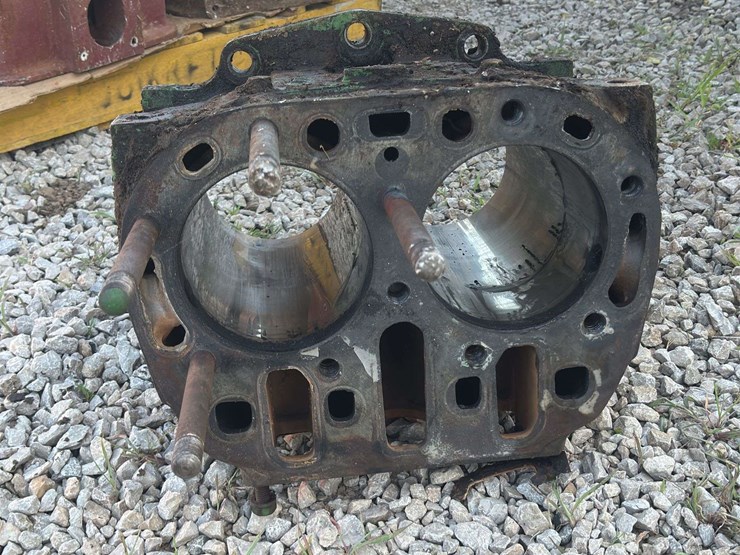john-deere-model-70-block-image-9