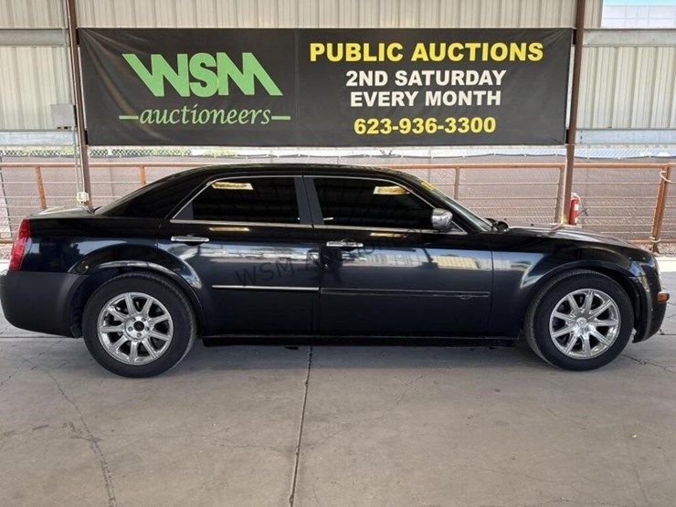 2009-chrysler-300-c-sdn-image-1