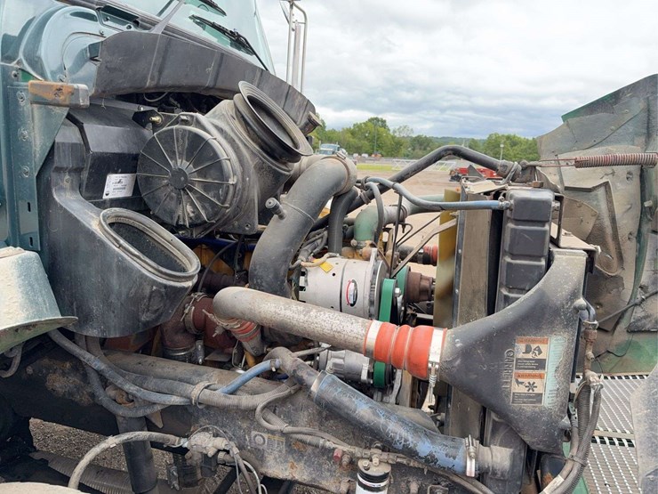 2001-kenworth-t300-image-36