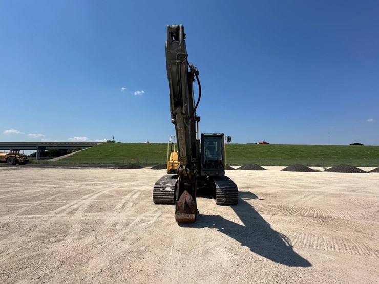 2013-volvo-ec220dl-image-2
