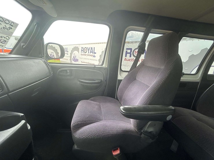 2001-dodge-ram-wagon-3500-passenger-van-image-19