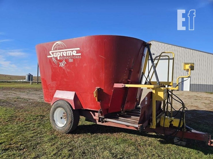 2009-supreme-intl-700t-image-2