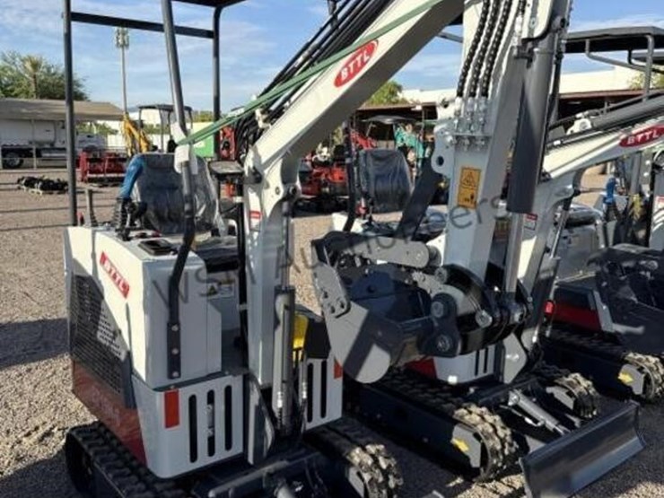 battler-et15h-mini-excavator-image-1