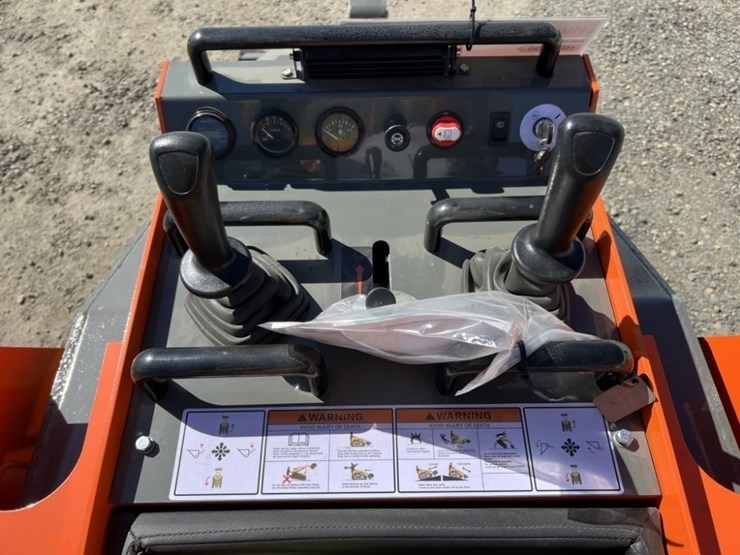 2025-hurricane-hrc700-mini-compact-track-loader-image-14