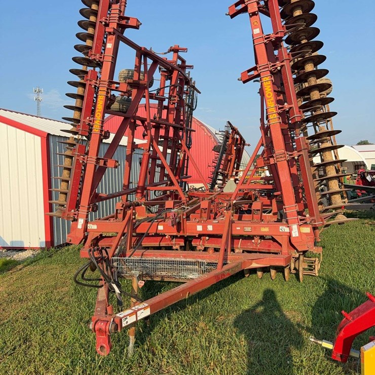 Sunflower 6432 36ft finishing tool, beater bar, 5 bar harrow, used this spring