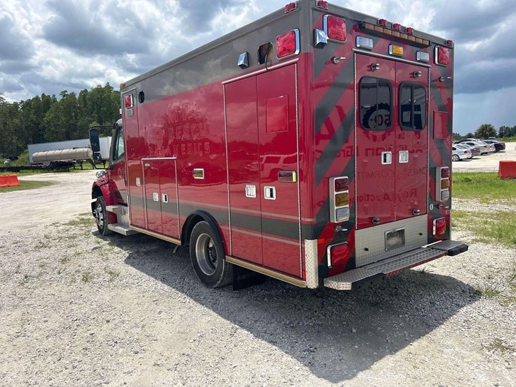 2009-freightliner-m2-106-medtec-ambulance-image-4